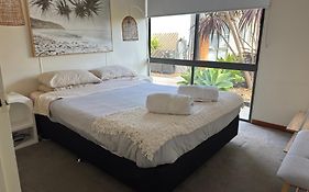 Investigator Beach Breeze Apartments U3